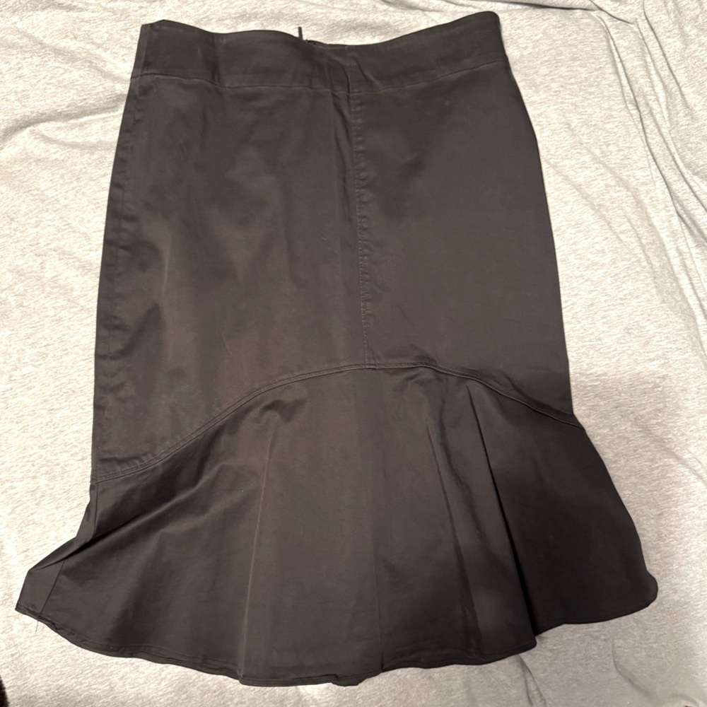Ellen Tracy Black Trumpet-Hem Midi Skirt | Size 6